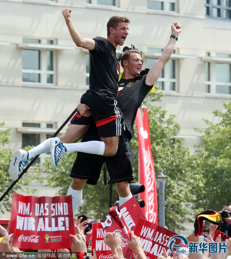 當(dāng)?shù)貢r(shí)間2014年7月15日，德國柏林，德國隊(duì)歸國舉行奪冠巡游