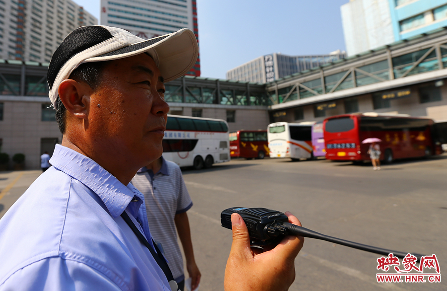 黑紅色的皮膚，是高溫戶外工作者最顯著的“標(biāo)識(shí)”