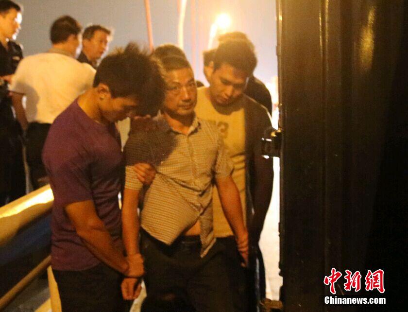 圖為劫持者被擒獲。