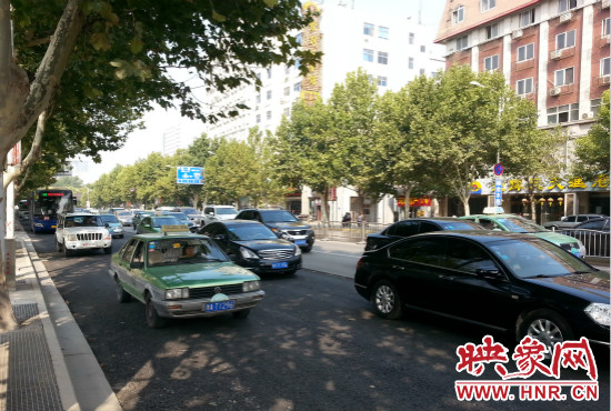 “無車日”仍有許多私家車主選擇開車上路。