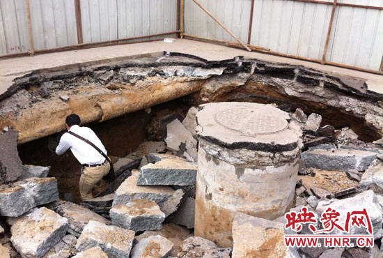 有工作人員下到坑內(nèi)進(jìn)行檢查，但拒絕透露具體工作單位。