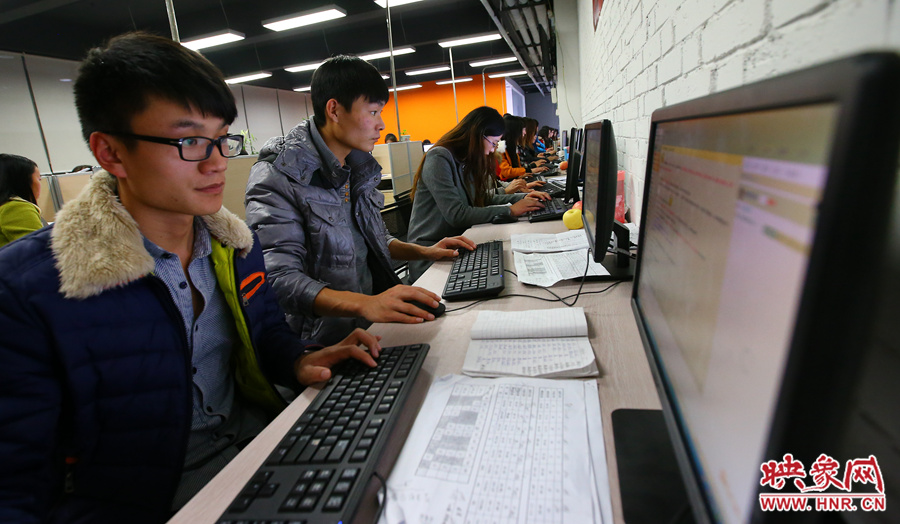 從凌點開始，最忙碌的就要數(shù)這些客服人員