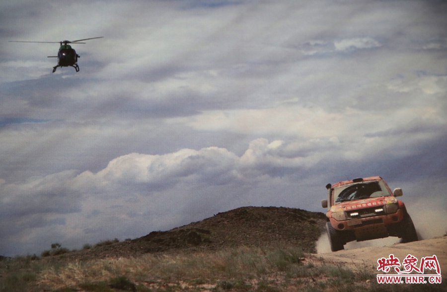 賽車(chē)的世界、更是男人的世界。圖為部分參展攝影作品。