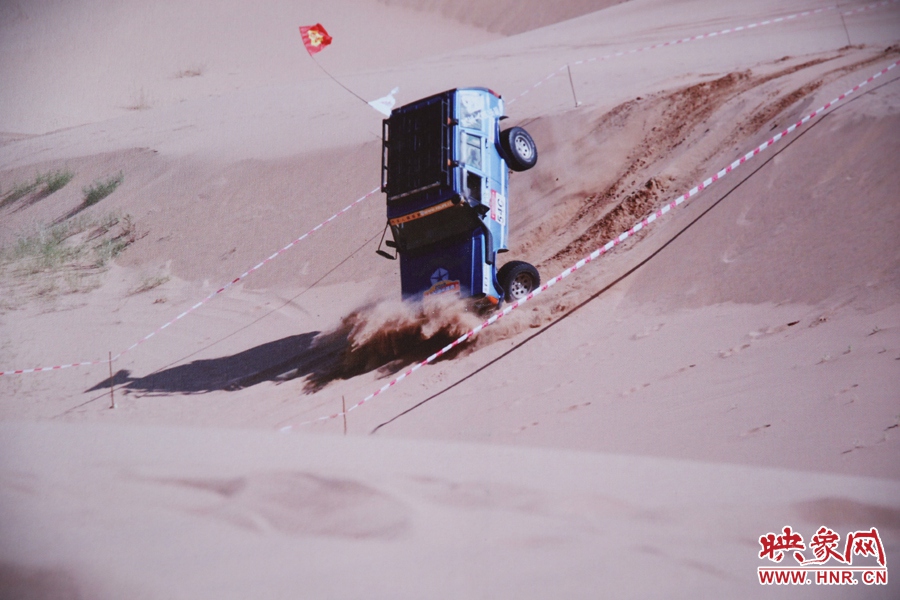 賽車(chē)的世界、更是男人的世界。圖為部分參展攝影作品。