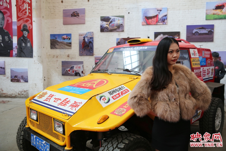 姐是車(chē)模，賽車(chē)的車(chē)。