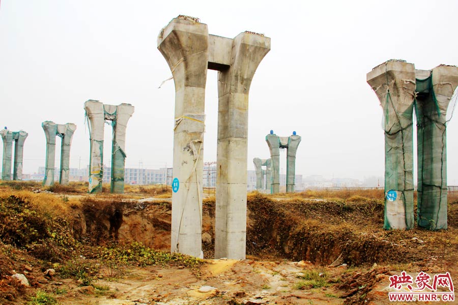 相關(guān)負(fù)責(zé)人也對(duì)外表示，投資15個(gè)億的項(xiàng)目，實(shí)際到賬的只有6000多萬(wàn)元，所以工程被迫停下。