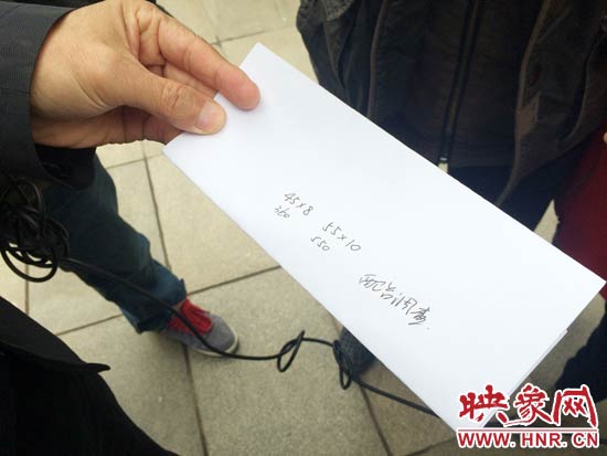 經(jīng)過初步測量，河南省人民會堂主樓的違法廣告牌面積為910平米。