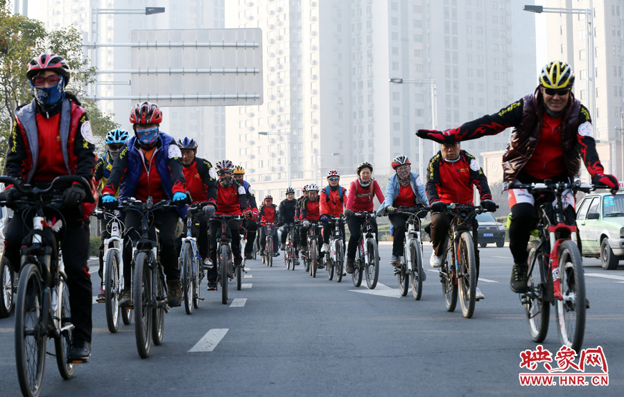 獻(xiàn)愛心、騎行天下，映象網(wǎng)騎行車友樂翻天