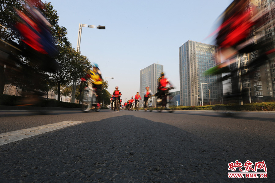 獻(xiàn)愛心、騎行天下，映象網(wǎng)騎行車友樂翻天