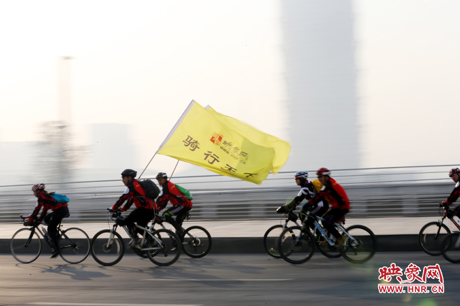 獻(xiàn)愛心、騎行天下，映象網(wǎng)騎行車友樂翻天