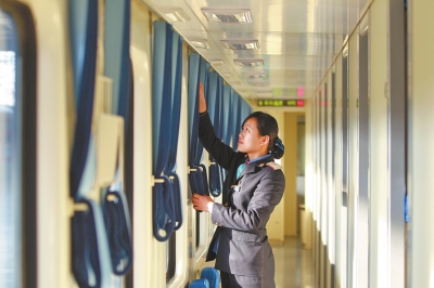 臥鋪車廂 半包式，更具私密性和舒適性。