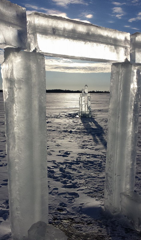 每根冰柱都重達(dá)300磅（約合136公斤）。（網(wǎng)頁(yè)截圖）