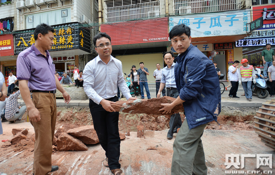 一旦發(fā)現(xiàn)恐龍蛋化石，及時上報，通知公安和文物部門進行保護。