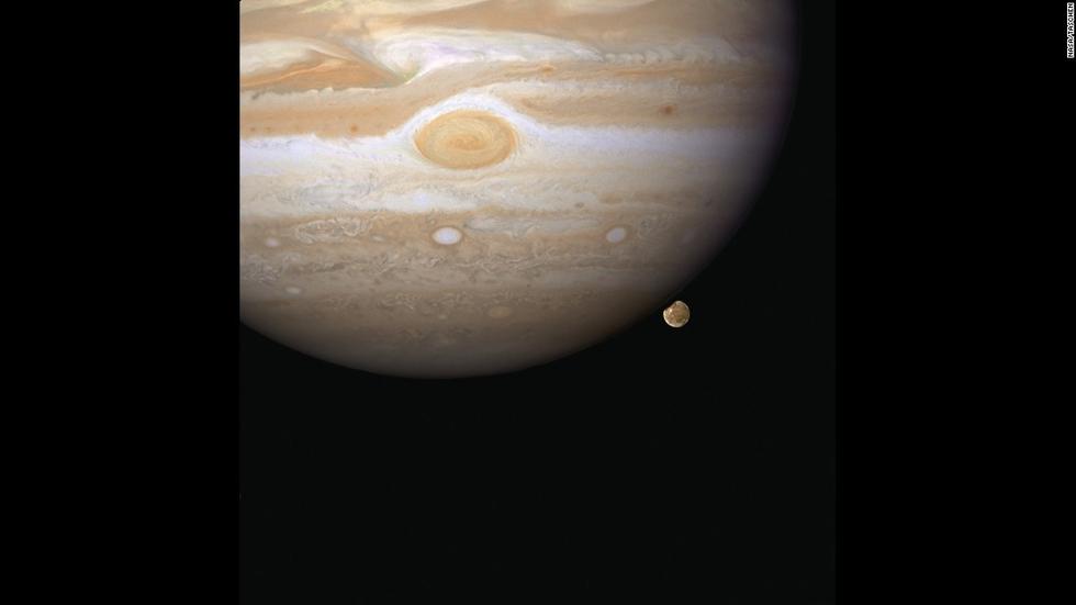 位于地球大氣層外的哈勃望遠鏡能給人類來更清楚的太空圖像。