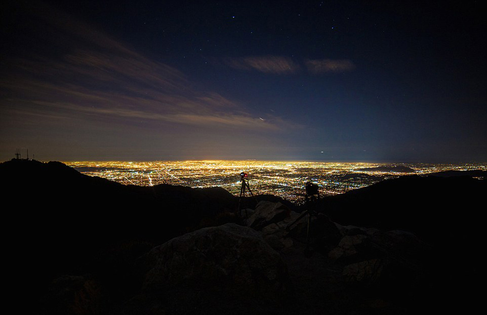 制作一部20秒鐘的短片需要拍攝近450張類似照片。（網(wǎng)頁截圖）