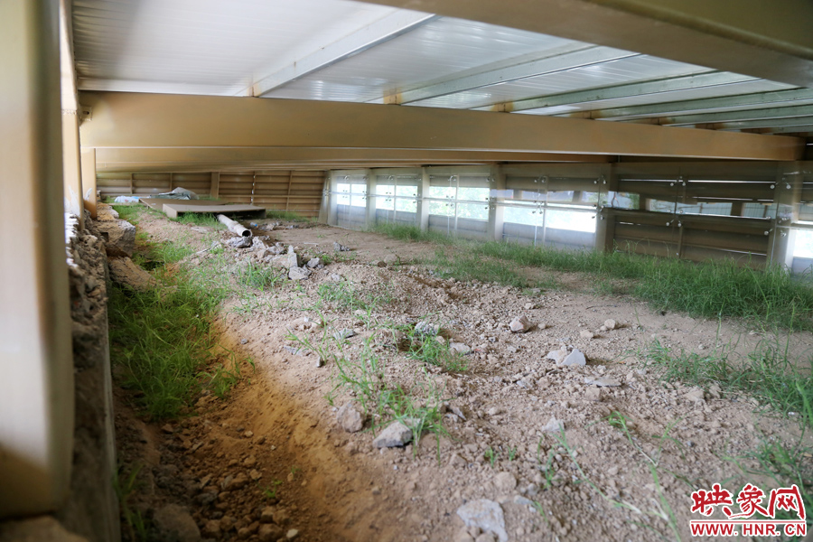 東側(cè)保護(hù)殼內(nèi)景。