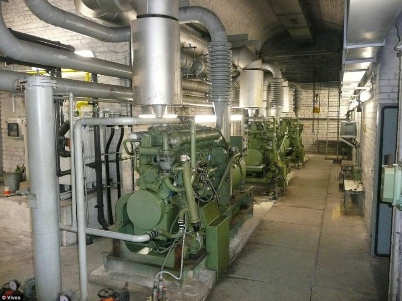 地堡中有無(wú)數(shù)個(gè)洞室，每個(gè)都會(huì)有自己的安全系統(tǒng)，還有無(wú)數(shù)可密封的防爆門。