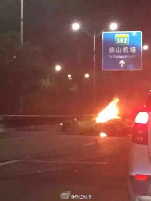 蘭博基尼跑車撞貨車燒成廢鐵 司機當(dāng)場死亡