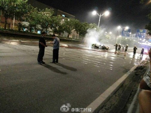 蘭博基尼跑車撞貨車燒成廢鐵 司機當(dāng)場死亡