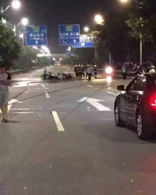 蘭博基尼跑車撞貨車燒成廢鐵 司機當(dāng)場死亡