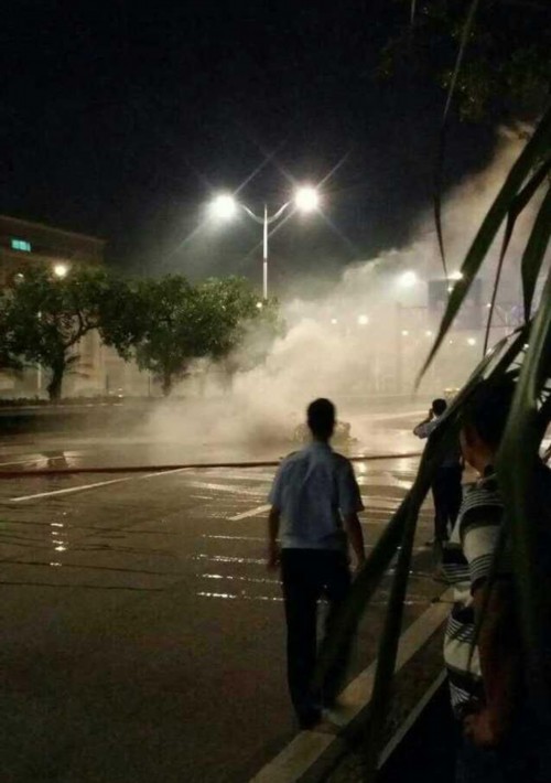 蘭博基尼跑車撞貨車燒成廢鐵 司機當(dāng)場死亡