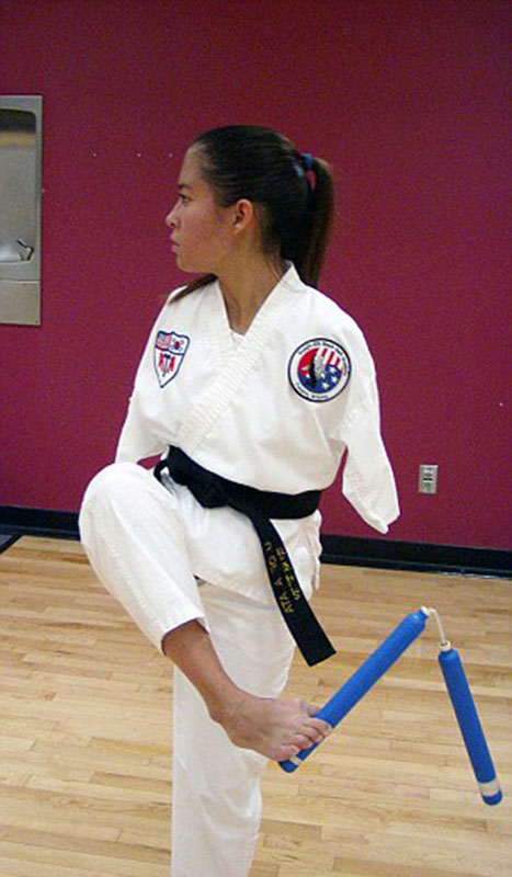 美國(guó)“勵(lì)志姐”天生無(wú)雙臂 用腳開(kāi)飛機(jī)彈鋼琴 美國(guó)“勵(lì)志姐”天生無(wú)雙臂 用腳開(kāi)飛機(jī)彈鋼琴