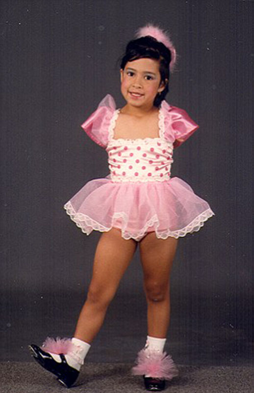 美國(guó)“勵(lì)志姐”天生無(wú)雙臂 用腳開(kāi)飛機(jī)彈鋼琴 美國(guó)“勵(lì)志姐”天生無(wú)雙臂 用腳開(kāi)飛機(jī)彈鋼琴