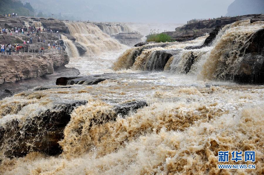 這是7月10日拍攝的黃河壺口瀑布。