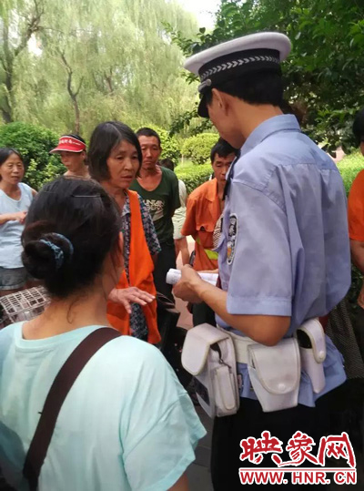 令人憤怒的是，這名老太太竟然報(bào)警說(shuō)“她被環(huán)衛(wèi)工打了”