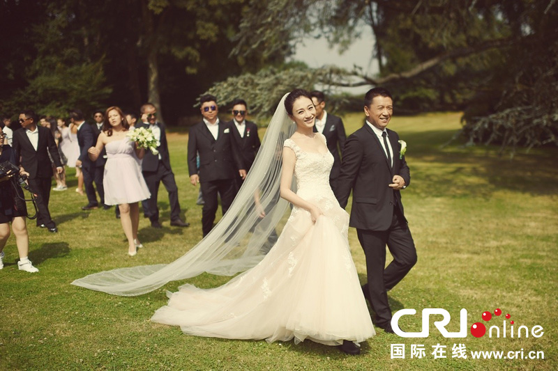 李小冉比利時辦婚禮 朱丹、鐘欣潼、應(yīng)采兒做伴娘