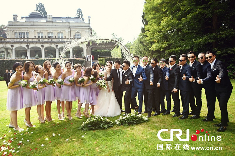 李小冉比利時辦婚禮 朱丹、鐘欣潼、應(yīng)采兒做伴娘