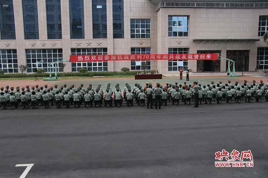 與戰(zhàn)友交流心得和訓(xùn)練經(jīng)驗(yàn) 與戰(zhàn)友交流心得和訓(xùn)練經(jīng)驗(yàn)