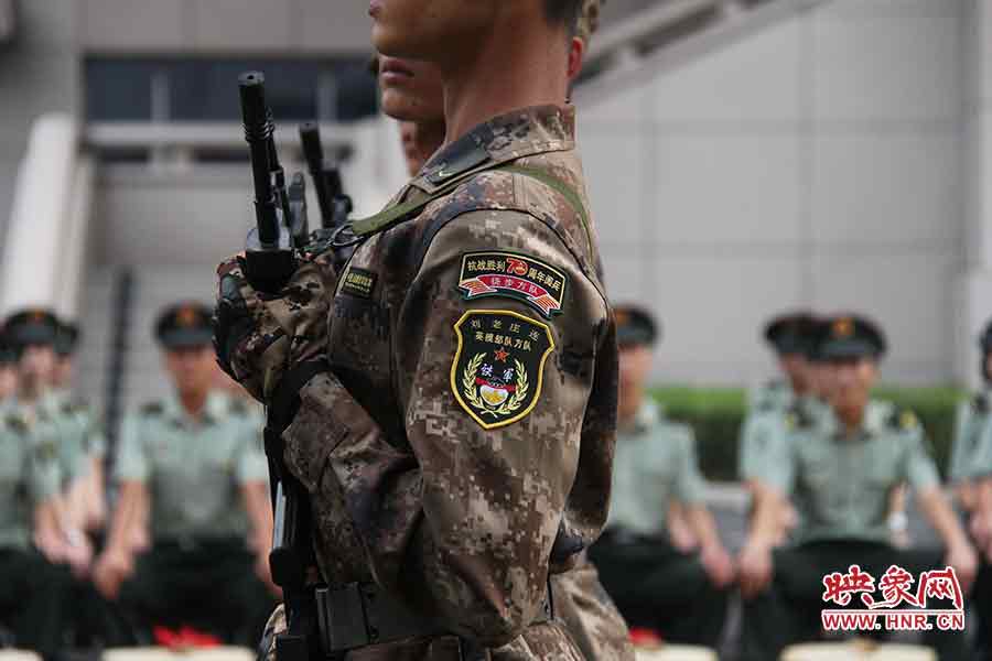 閱兵時(shí)的臂章 閱兵時(shí)的臂章