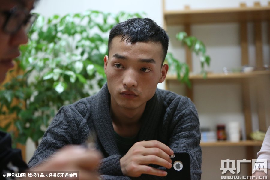 網(wǎng)絡紅人葉良辰現(xiàn)身浙江臺州，接受記者的專訪。