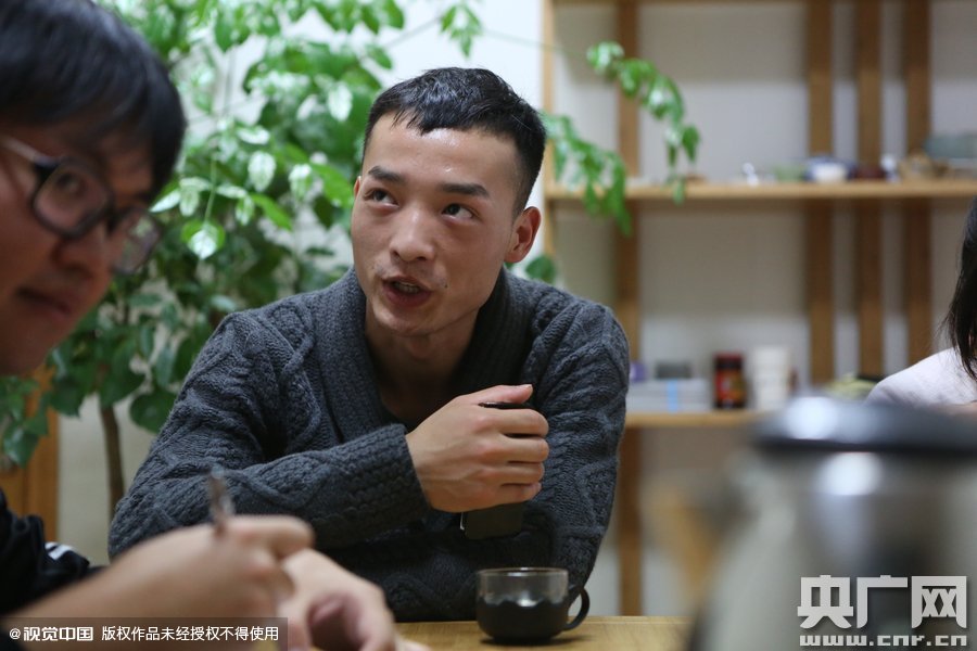 網(wǎng)絡紅人葉良辰現(xiàn)身浙江臺州，接受記者的專訪。