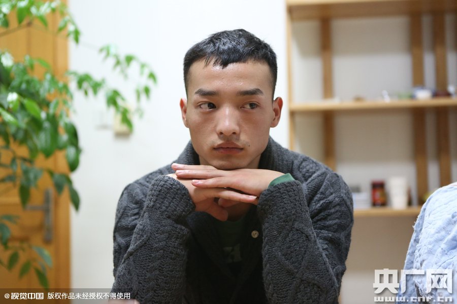 網(wǎng)絡紅人葉良辰現(xiàn)身浙江臺州，接受記者的專訪。