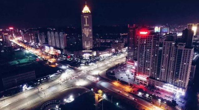 情人節(jié)最溫暖告白！84歲老人包下整樓示愛老伴