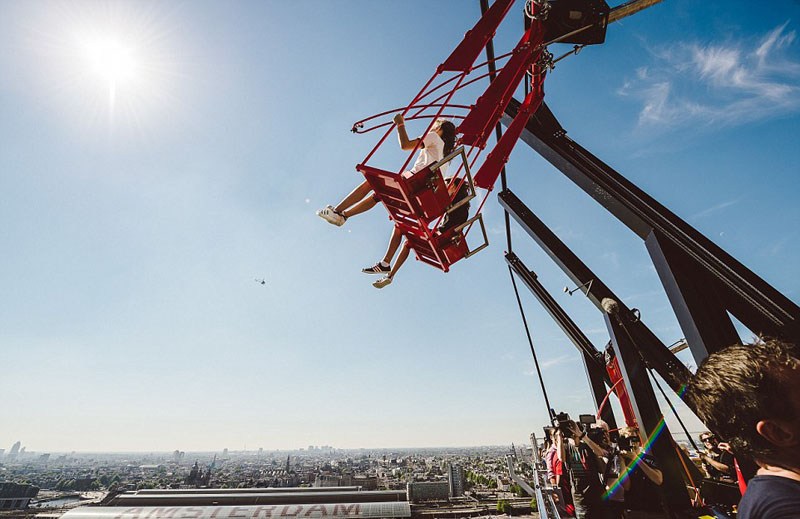 荷蘭100米高秋千飛入云端 看盡美景 荷蘭100米高秋千飛入云端 看盡美景
