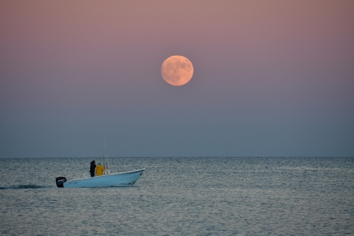 68年來(lái)最大！今晚夜空上演超級(jí)月亮
