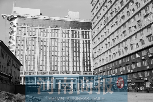 因購(gòu)房尾款沒(méi)有交齊，鄭州一小區(qū)多戶(hù)業(yè)主的生活用水被停掉，有的連續(xù)半個(gè)月沒(méi)水吃。