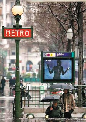 法國(guó)設(shè)置“語(yǔ)言警察”，防止民眾在受限制的場(chǎng)合說(shuō)英語(yǔ)或聽(tīng)英語(yǔ)內(nèi)容。