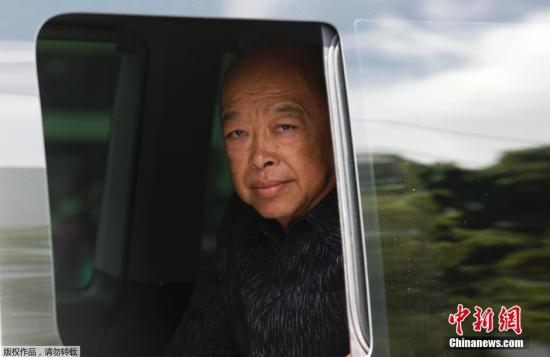 圖為泰國前副總理素拉蓬抵達(dá)陸軍俱樂部。