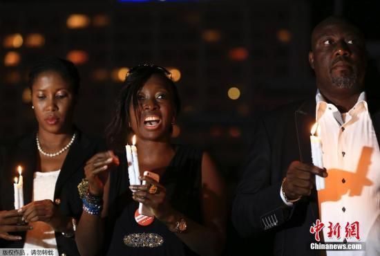 　資料圖：當(dāng)?shù)貢r(shí)間2014年8月26日，尼日利亞阿布賈，民眾舉行“帶回我們的女孩”活動(dòng)為埃博拉病毒感