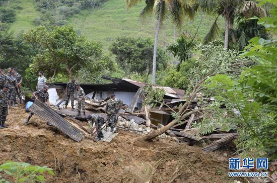 10月29日，斯里蘭卡救援部隊抵達山體滑坡災區(qū)展開救援。