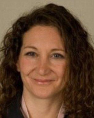 世衛(wèi)組織流感專家芒福德博士指出，H5N8病毒有可能會(huì)傳染給人。