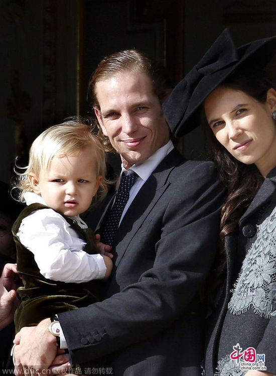 摩納哥1歲半小王子首次公開亮相(圖) 摩納哥1歲半小王子首次公開亮相(圖)