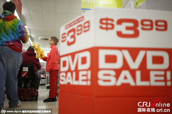 美國(guó)民眾搶購打折商品 迎“黑色星期五”血拼日(高清組圖)