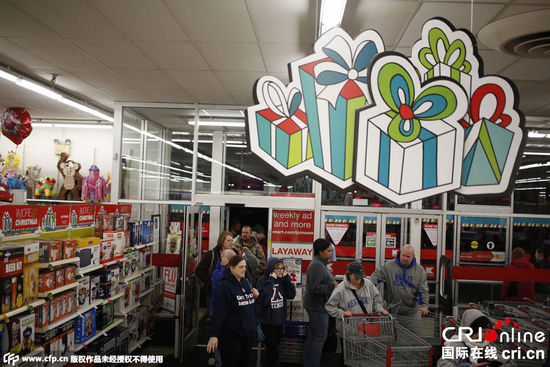 美國(guó)民眾搶購打折商品 迎“黑色星期五”血拼日(高清組圖)