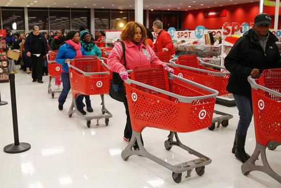 在整個感恩節(jié)假期，美國零售業(yè)銷售下降11%，為連續(xù)第二年下降。