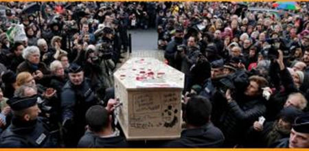 圖為送葬當(dāng)天的場景。